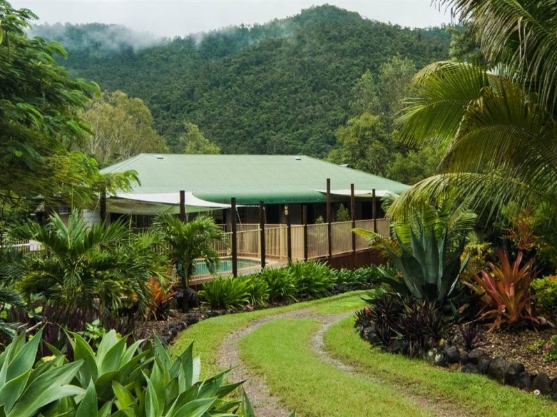 317 Sugarloaf Road, Sugarloaf QLD 4800