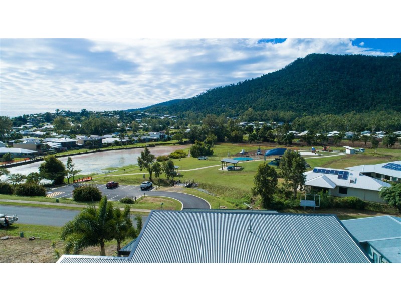 16 Parker Road, Cannonvale QLD 4802