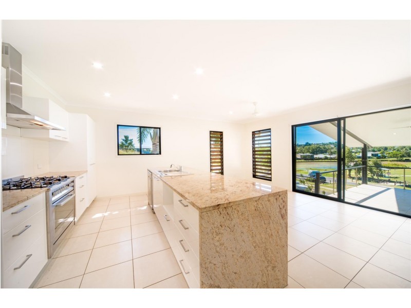 16 Parker Road, Cannonvale QLD 4802