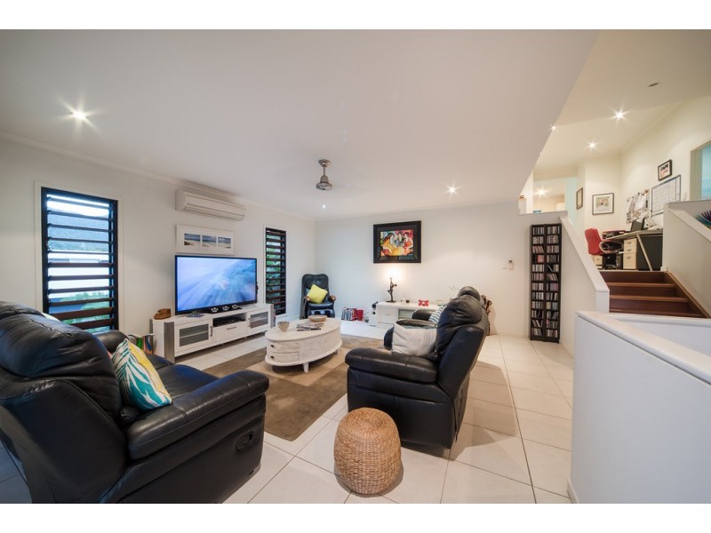 16 Parker Road, Cannonvale QLD 4802