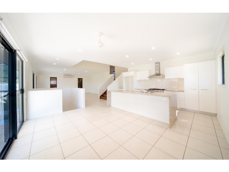 16 Parker Road, Cannonvale QLD 4802