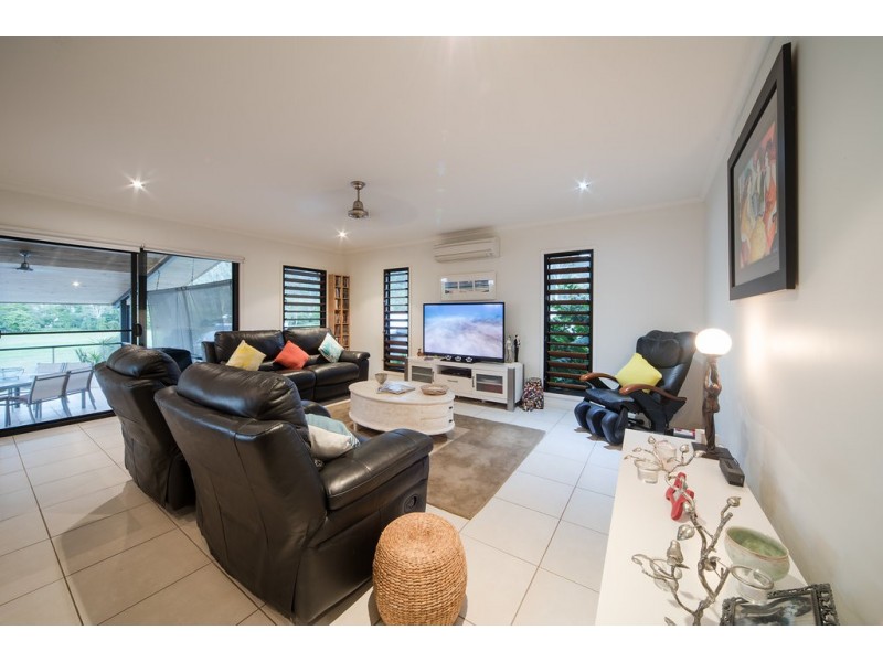 16 Parker Road, Cannonvale QLD 4802