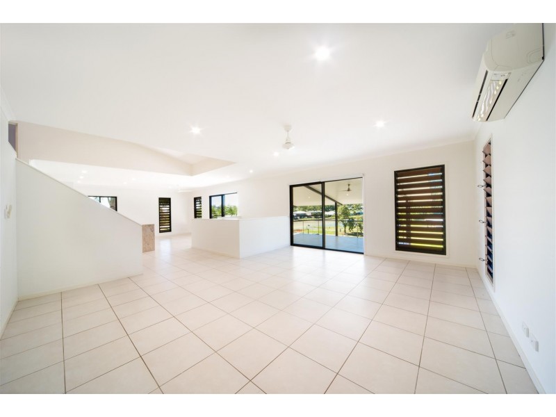 16 Parker Road, Cannonvale QLD 4802