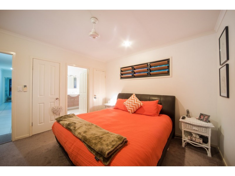 16 Parker Road, Cannonvale QLD 4802