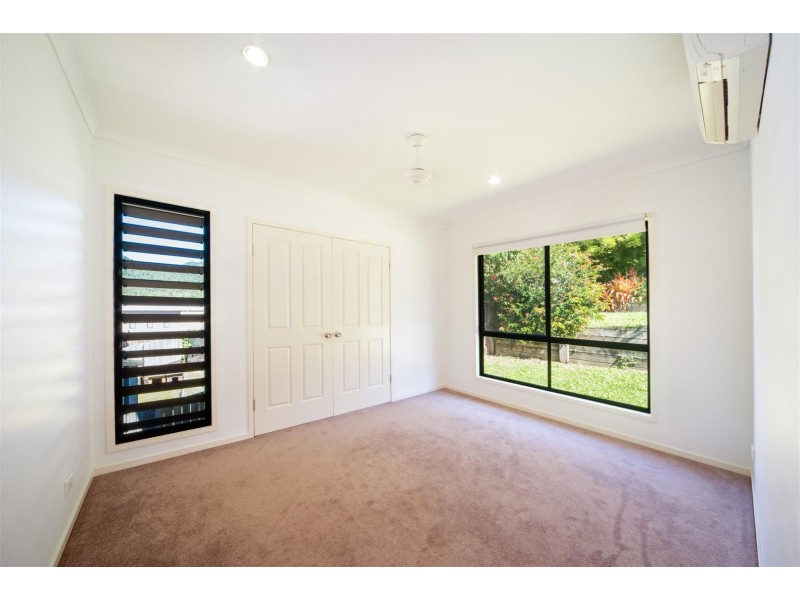16 Parker Road, Cannonvale QLD 4802