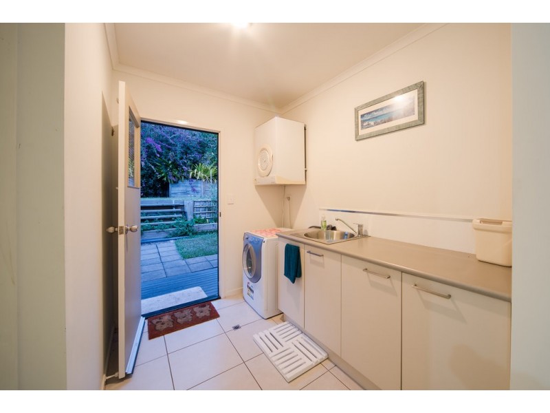 16 Parker Road, Cannonvale QLD 4802