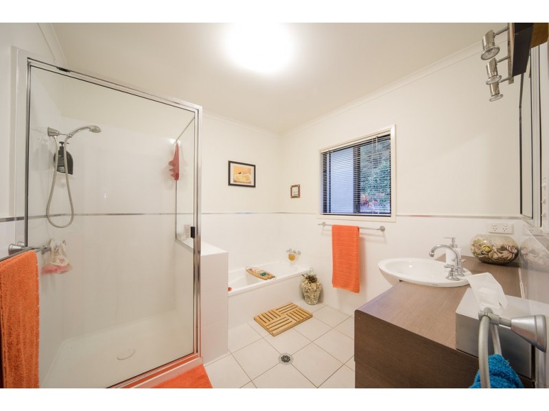 16 Parker Road, Cannonvale QLD 4802