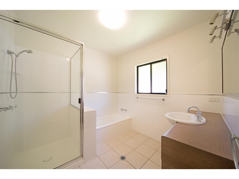 16 Parker Road, Cannonvale QLD 4802