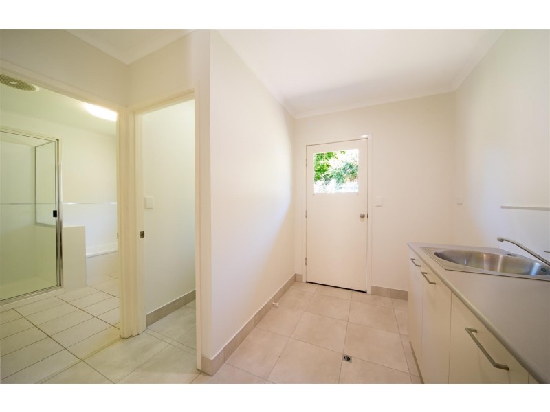 16 Parker Road, Cannonvale QLD 4802