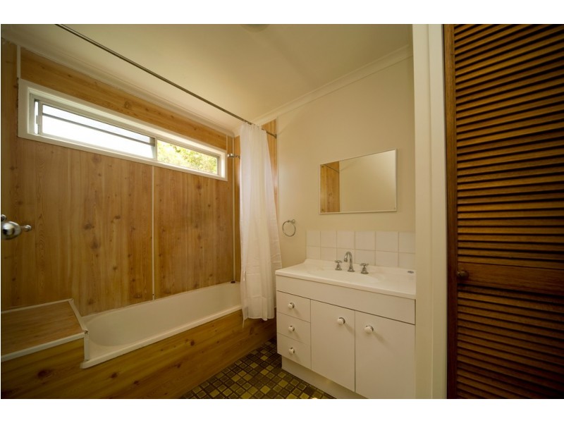 48 Manooka Drive, Cannonvale QLD 4802