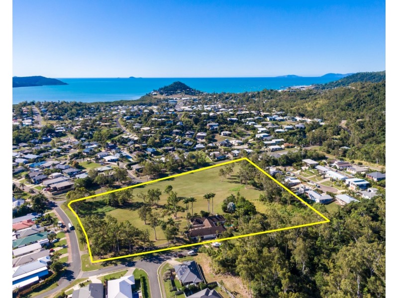 55 Valley Drive, Cannonvale QLD 4802