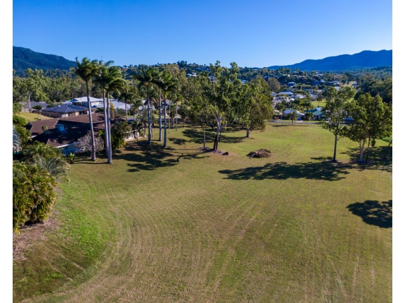 55 Valley Drive, Cannonvale QLD 4802