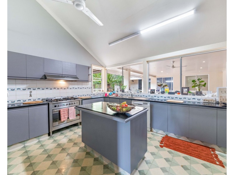 55 Valley Drive, Cannonvale QLD 4802