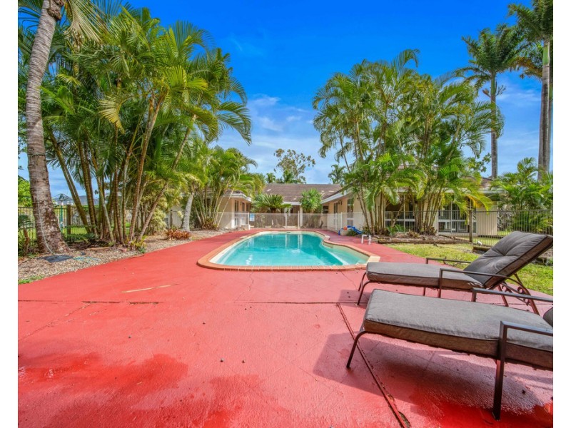 55 Valley Drive, Cannonvale QLD 4802