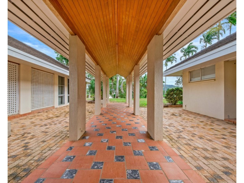 55 Valley Drive, Cannonvale QLD 4802