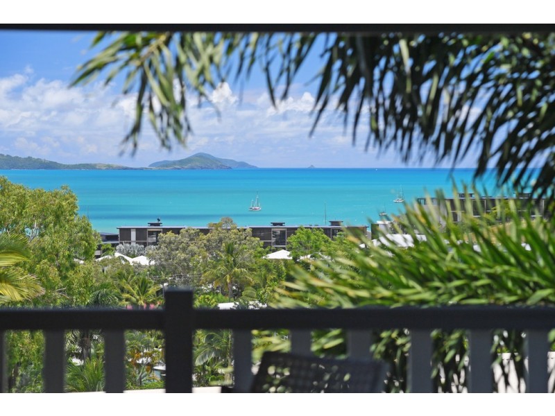 59 Eshelby Drive, Cannonvale QLD 4802