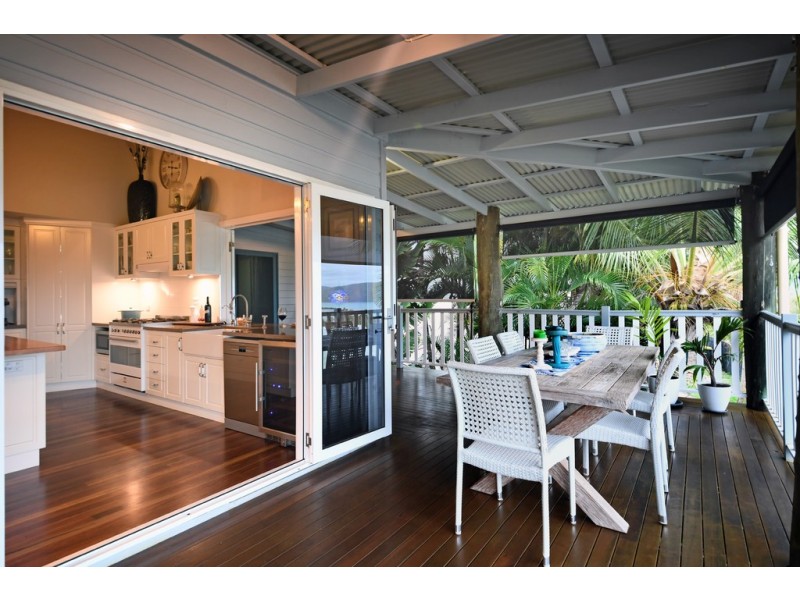 59 Eshelby Drive, Cannonvale QLD 4802