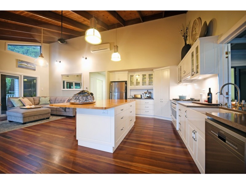 59 Eshelby Drive, Cannonvale QLD 4802