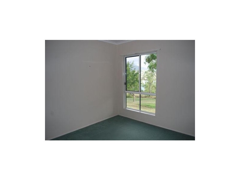 4/17 Macarthur Drive, Cannonvale QLD 4802