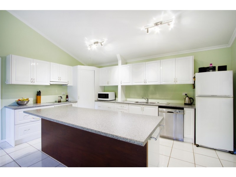 327 Paluma Road, Cannonvale QLD 4802