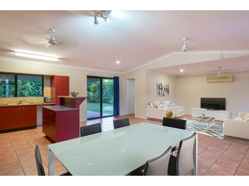 32 Valley Drive, Cannonvale QLD 4802