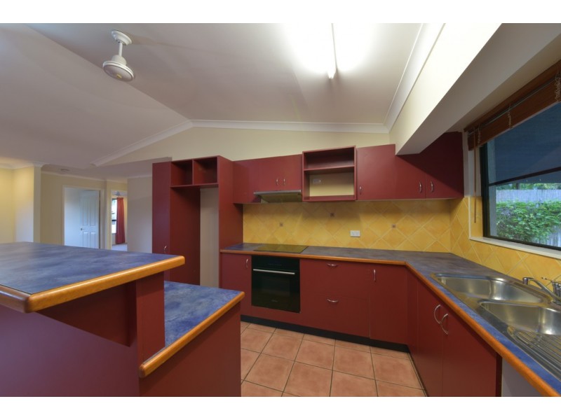 32 Valley Drive, Cannonvale QLD 4802