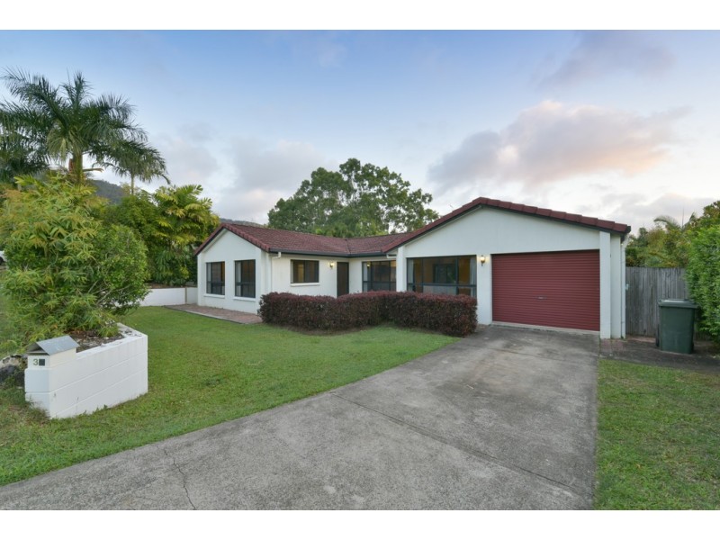 32 Valley Drive, Cannonvale QLD 4802