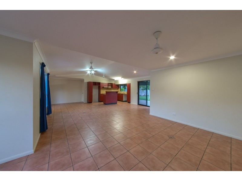 32 Valley Drive, Cannonvale QLD 4802