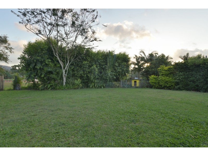 32 Valley Drive, Cannonvale QLD 4802