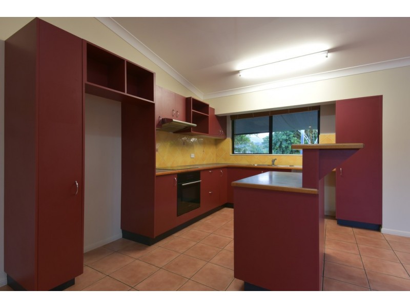 32 Valley Drive, Cannonvale QLD 4802