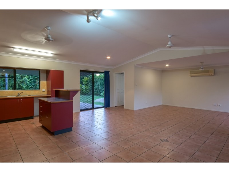 32 Valley Drive, Cannonvale QLD 4802