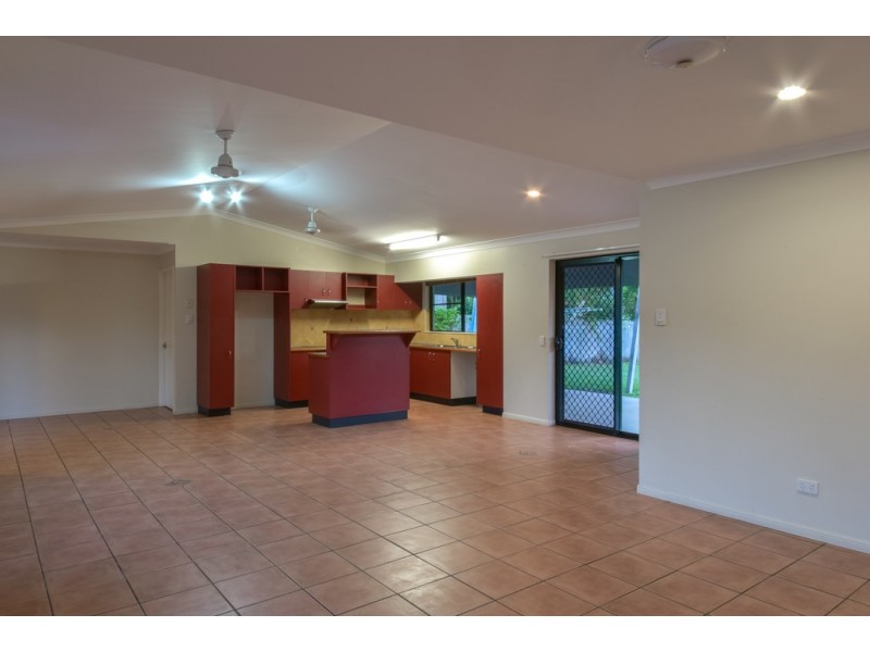 32 Valley Drive, Cannonvale QLD 4802
