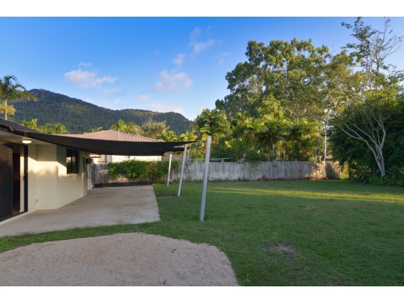 32 Valley Drive, Cannonvale QLD 4802
