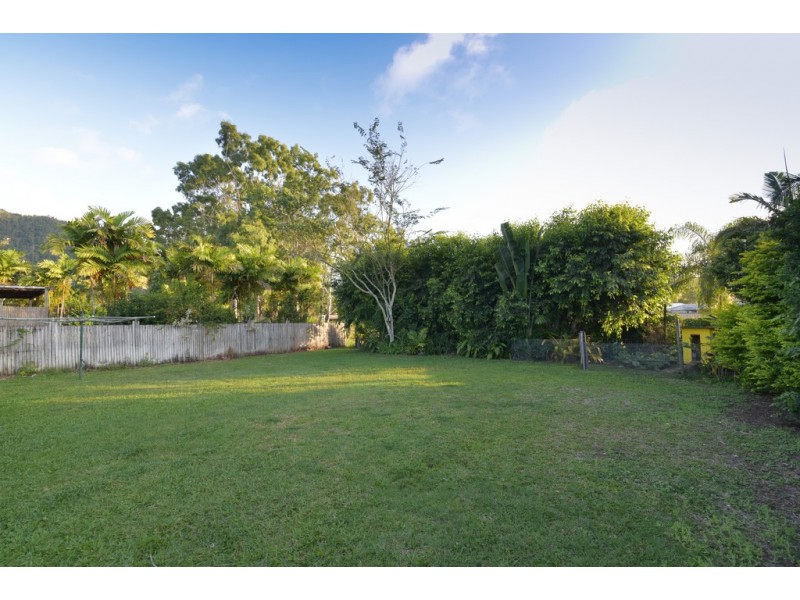 32 Valley Drive, Cannonvale QLD 4802