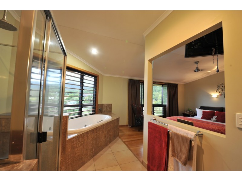 9 Pepperberry Lane, Cannon Valley QLD 4800