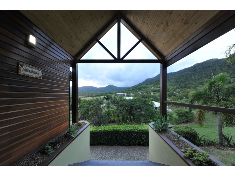 9 Pepperberry Lane, Cannon Valley QLD 4800