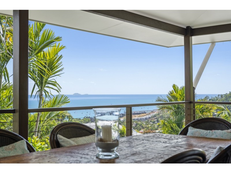 18 Macona Crescent, Cannonvale QLD 4802