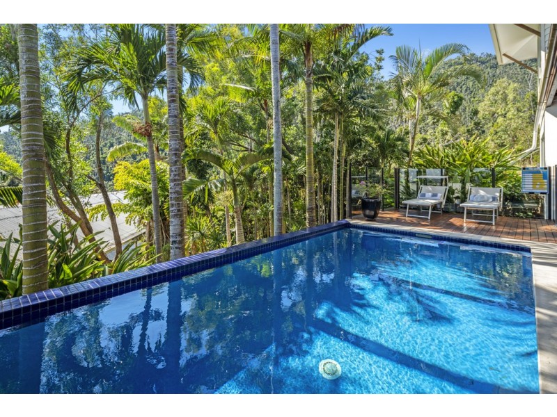 18 Macona Crescent, Cannonvale QLD 4802