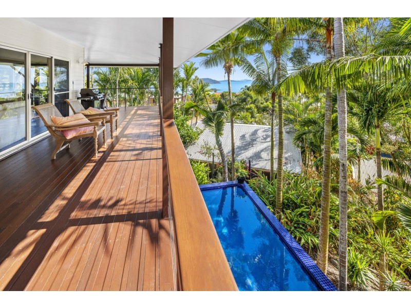 18 Macona Crescent, Cannonvale QLD 4802