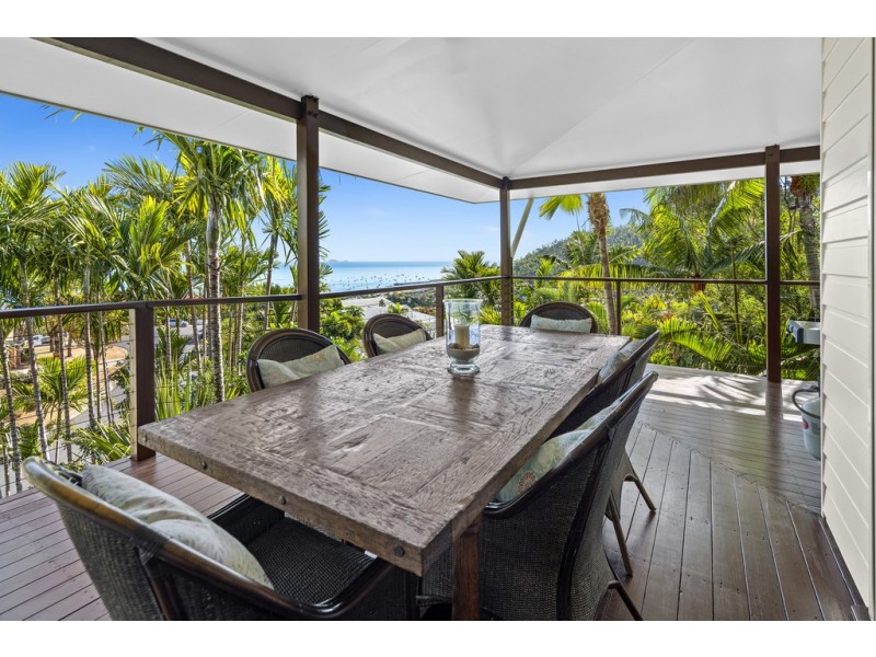 18 Macona Crescent, Cannonvale QLD 4802