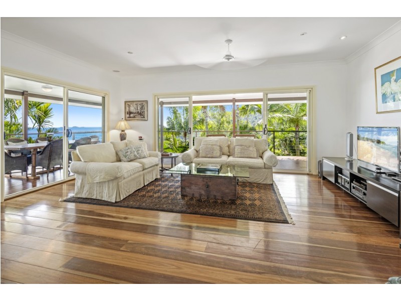 18 Macona Crescent, Cannonvale QLD 4802