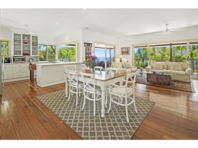 18 Macona Crescent, Cannonvale QLD 4802