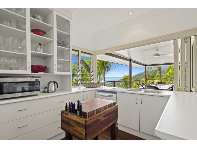 18 Macona Crescent, Cannonvale QLD 4802