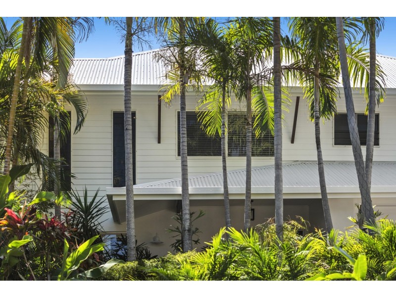 18 Macona Crescent, Cannonvale QLD 4802