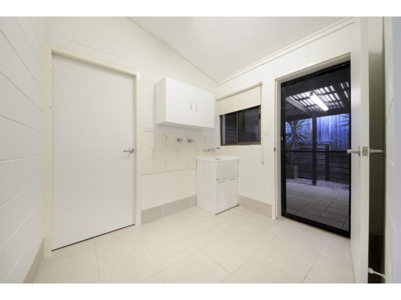 2/63 Manooka Drive, Cannonvale QLD 4802