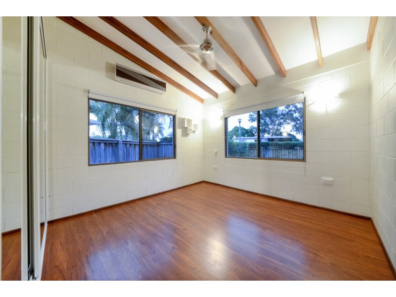 2/63 Manooka Drive, Cannonvale QLD 4802