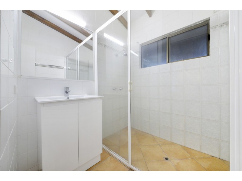 2/63 Manooka Drive, Cannonvale QLD 4802
