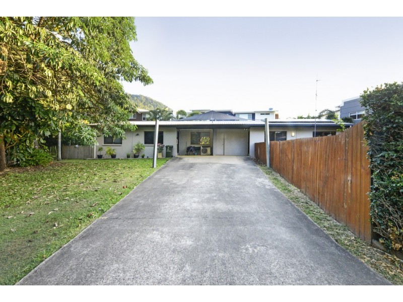 2/63 Manooka Drive, Cannonvale QLD 4802