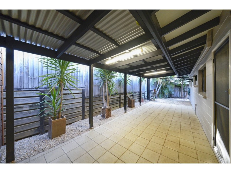 2/63 Manooka Drive, Cannonvale QLD 4802