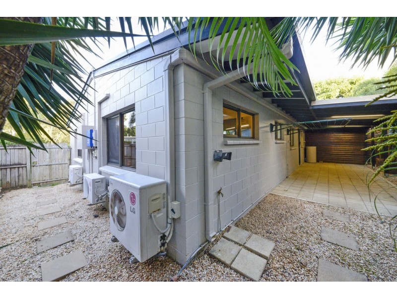 2/63 Manooka Drive, Cannonvale QLD 4802